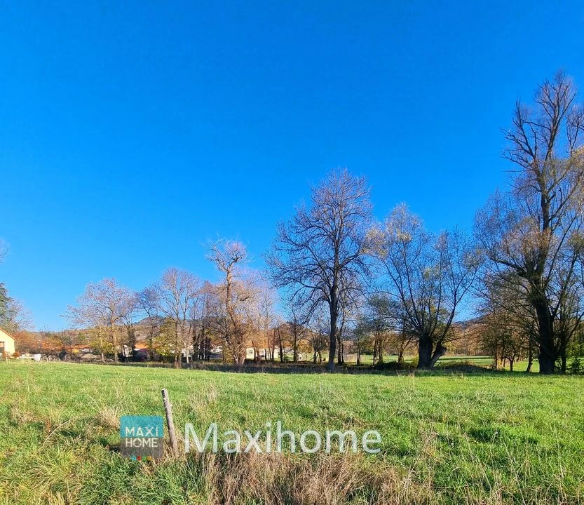 Terrain plat 2800m² - proche commerces - transpor