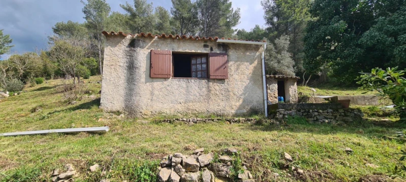 CUGES LES PINS-A VENDRE-TERRAIN 2990 M² AVEC