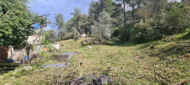 CUGES LES PINS-A VENDRE-TERRAIN 2990 M² AVEC