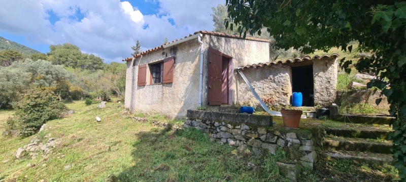 CUGES LES PINS-A VENDRE-TERRAIN 2990 M² AVEC