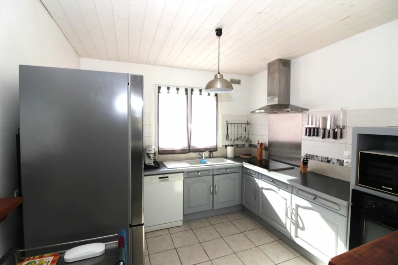 6 MINUTES LANGON - PAVILLON ANNEES 70 - RENOVATION