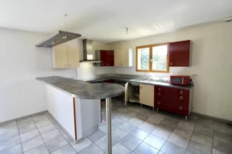 CHARME - CALME - PAVILLON 4 CHAMBRES - PISCINE - G
