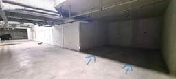 CUGES LES PINS-A VENDRE-PLACE DE PARKING-RESIDENCE