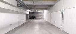 CUGES LES PINS-A VENDRE-PLACE DE PARKING-RESIDENCE