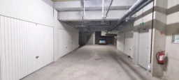 CUGES LES PINS-A VENDRE-PLACE DE PARKING-RESIDENCE
