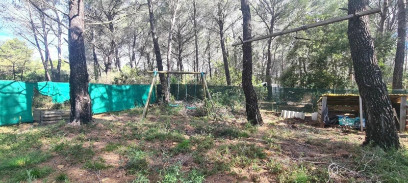 LE BEAUSSET-TERRAIN 690M²-NON CONSTRUCTIBLE-A VEND