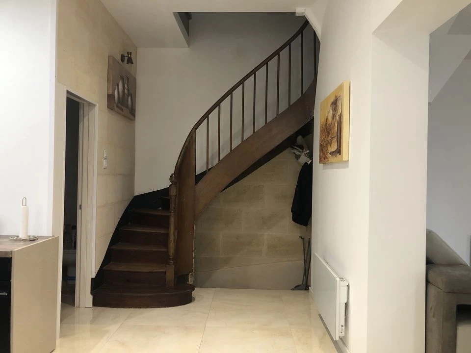 ESCALIER EN BOIS