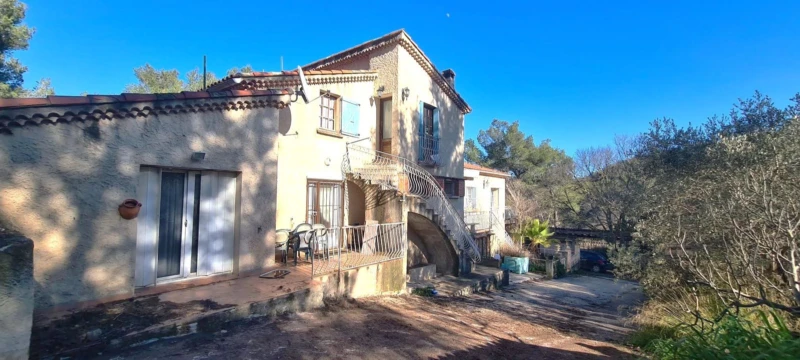 CUGES LES PINS-MAISON DE MACON 7 PIECES-A VENDRE-4