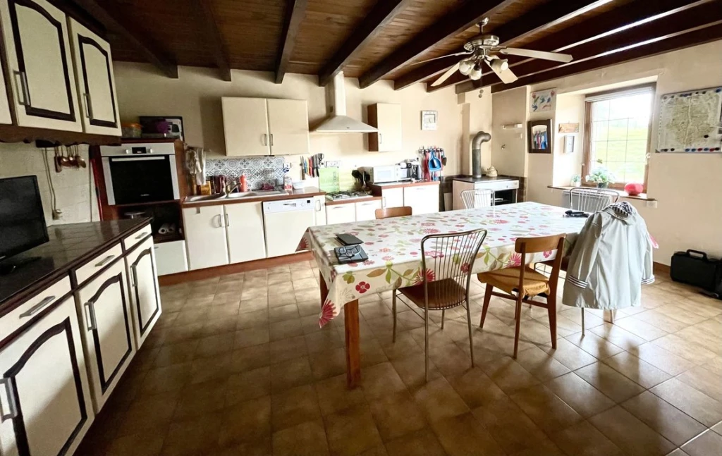 à vendre, ancienne ferme, terrain, grange, dépenda