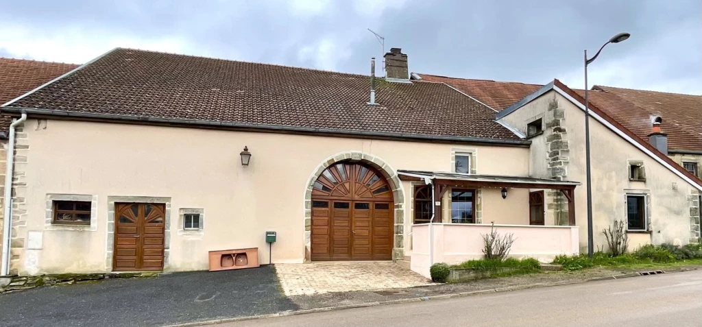à vendre, ancienne ferme, terrain, grange, dépenda
