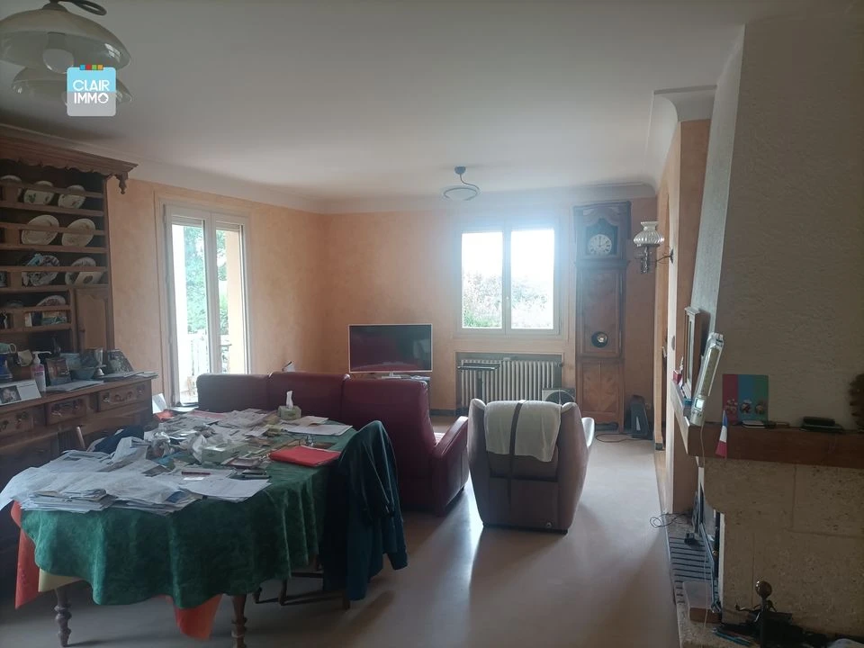A SANCE MAISON 7 PIECES DE 140 M² AVEC PISCINE SUR