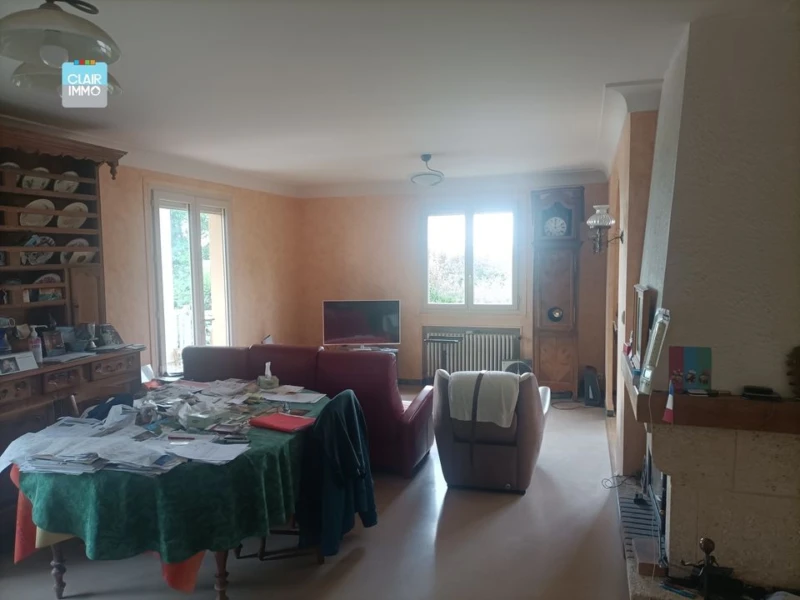 A SANCE MAISON 7 PIECES DE 140 M² AVEC PISCINE SUR
