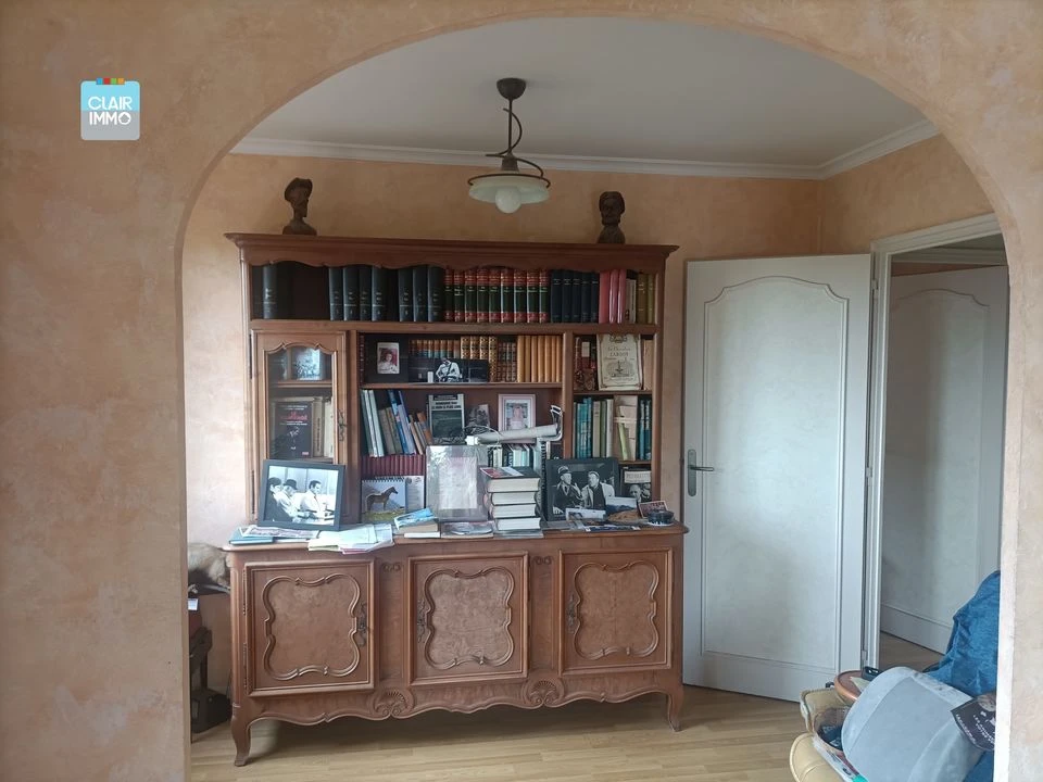 A SANCE MAISON 7 PIECES DE 140 M² AVEC PISCINE SUR