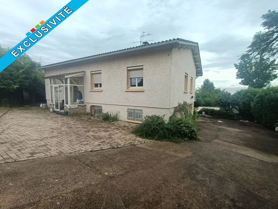 A SANCE MAISON 7 PIECES DE 140 M² AVEC PISCINE SUR