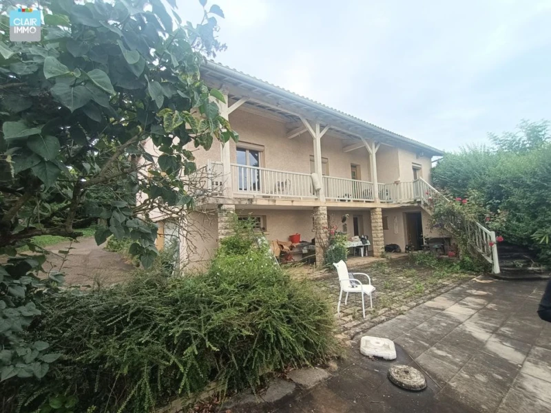 A SANCE MAISON 7 PIECES DE 140 M² AVEC PISCINE SUR