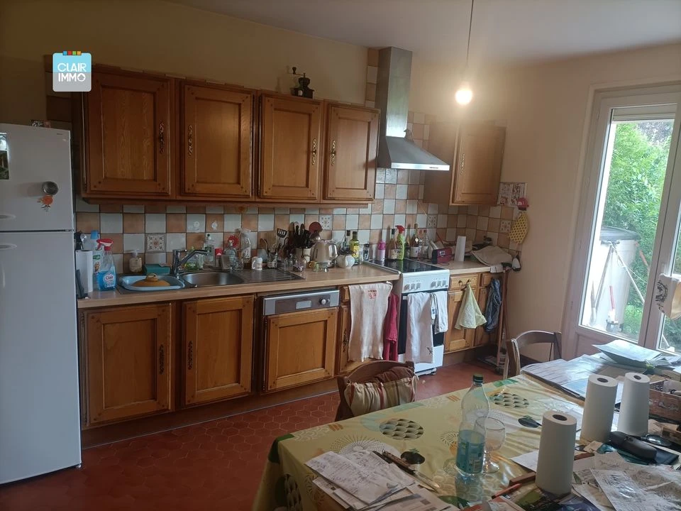 A SANCE MAISON 7 PIECES DE 140 M² AVEC PISCINE SUR