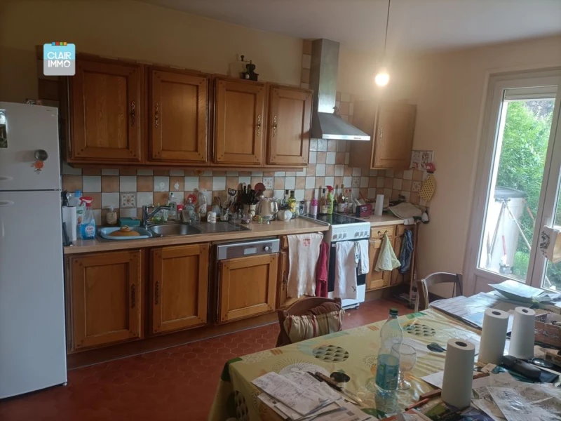 A SANCE MAISON 7 PIECES DE 140 M² AVEC PISCINE SUR
