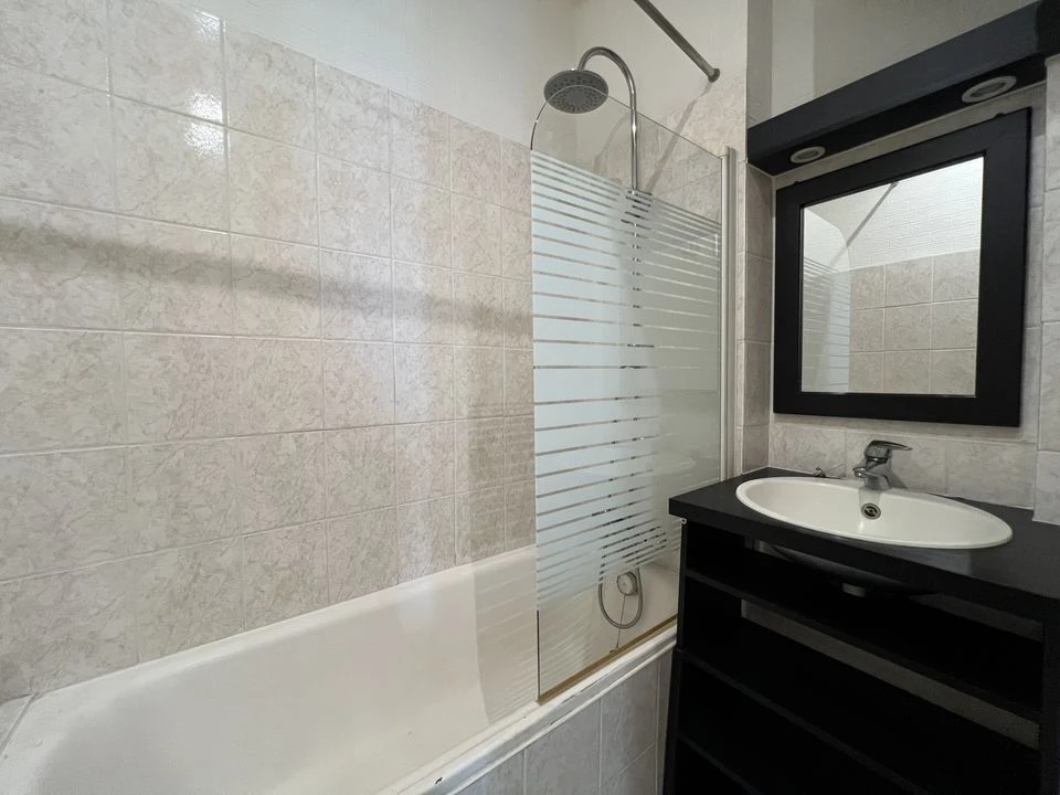 salle de bain appartement t2 agence clairimmo 1300