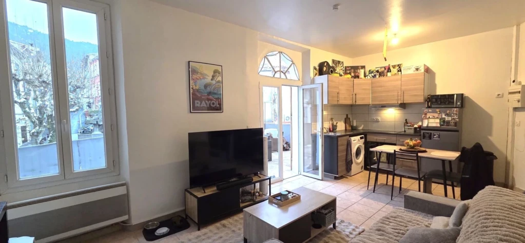 CUGES LES PINS-IMMEUBLE-A VENDRE-MURS PROS-APPARTE