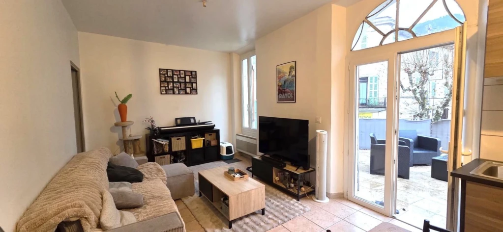 CUGES LES PINS-IMMEUBLE-A VENDRE-MURS PROS-APPARTE