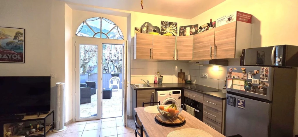 CUGES LES PINS-IMMEUBLE-A VENDRE-MURS PROS-APPARTE