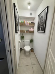 Toilettes indépendantes.