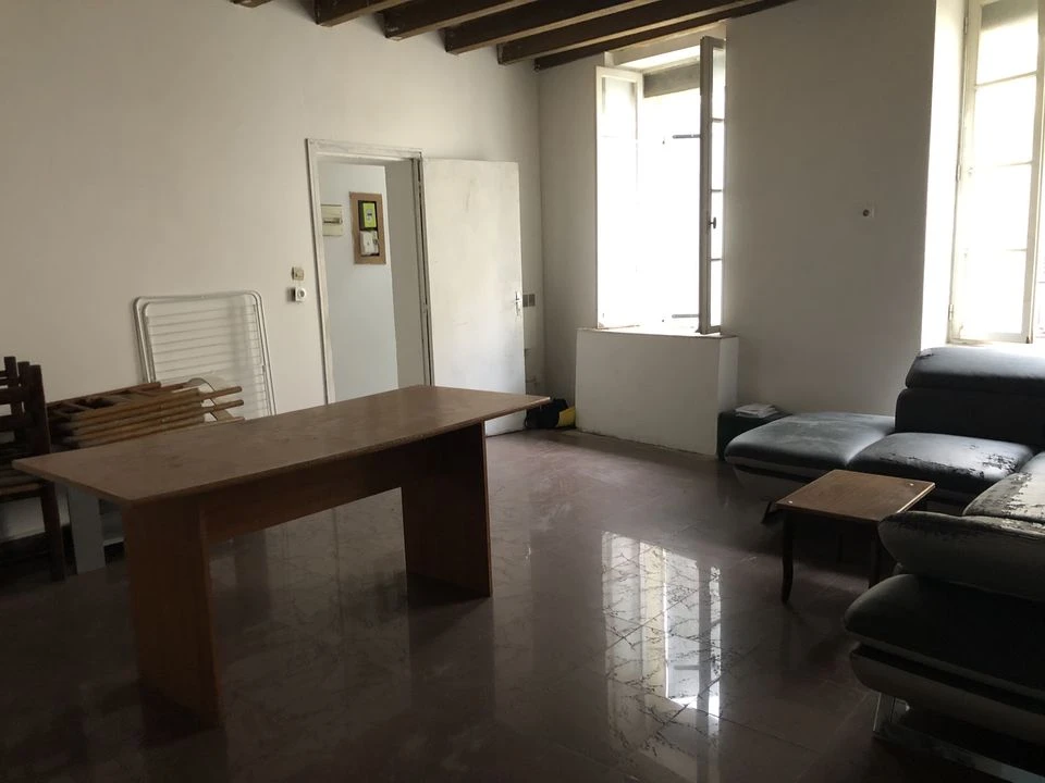 ST ESTEPHE MAISON DE VILLE T3 SANS JARDIN NI COUR,