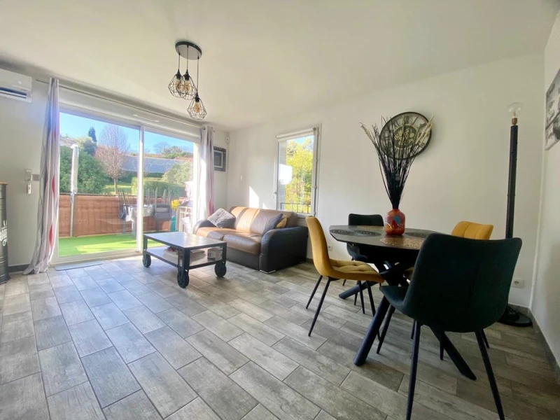 T3 + TERRASSE + DOUBLE BOX / CHATEAU GOMBERT