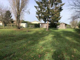 TERRAIN CONSTRUCTIBLE 771 M2 NON VIABILISE BORNE