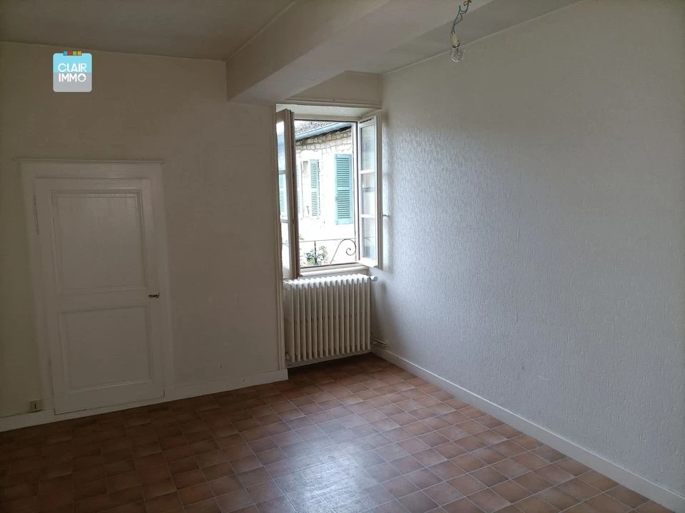 A AZE PROCHE MACON EN BOURGOGNE ENSEMBLE IMMOBILIE