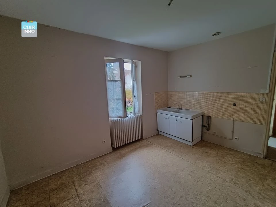 A AZE PROCHE MACON EN BOURGOGNE ENSEMBLE IMMOBILIE