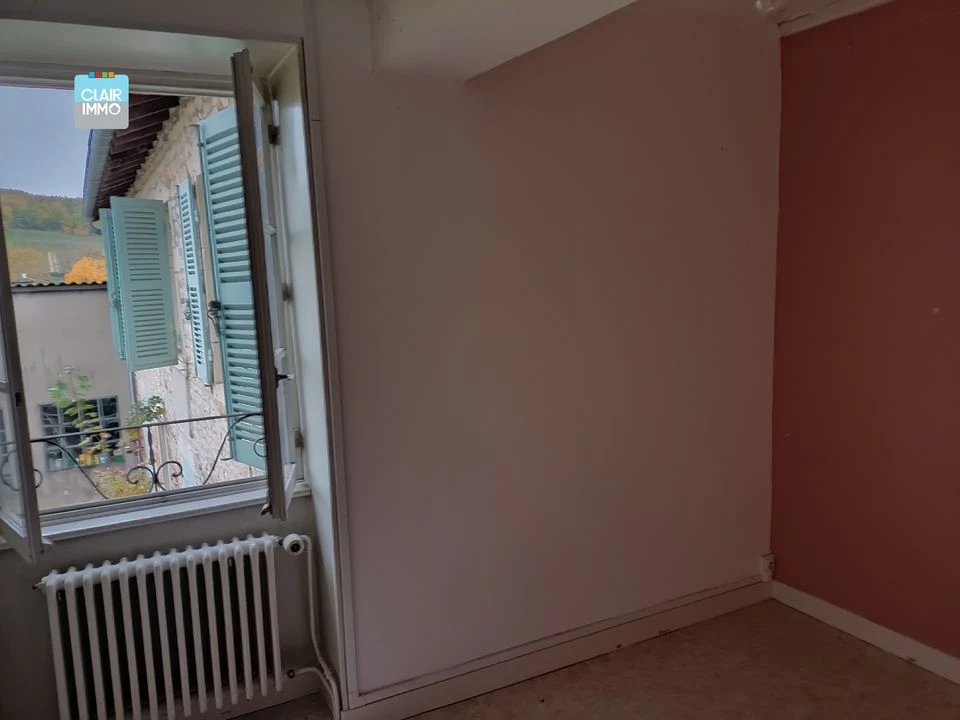 A AZE PROCHE MACON EN BOURGOGNE ENSEMBLE IMMOBILIE