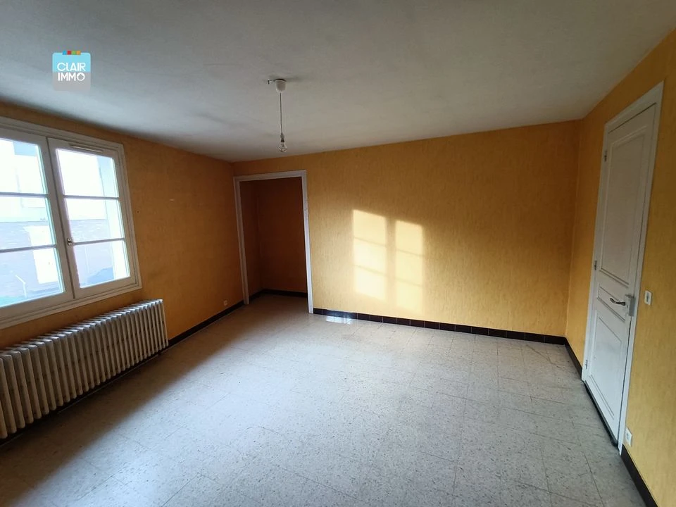 A AZE PROCHE MACON EN BOURGOGNE MAISON 3 PIECES DE