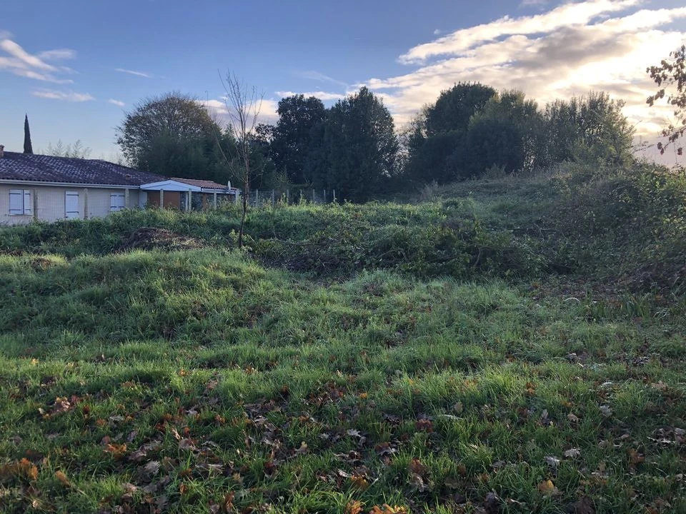 TERRAIN CONSTRUCTIBLE NON VIABILISE 655 m2 2ème LI