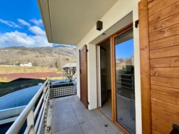 a vendre , T2 , terrasse , vue dégagée, proche sta