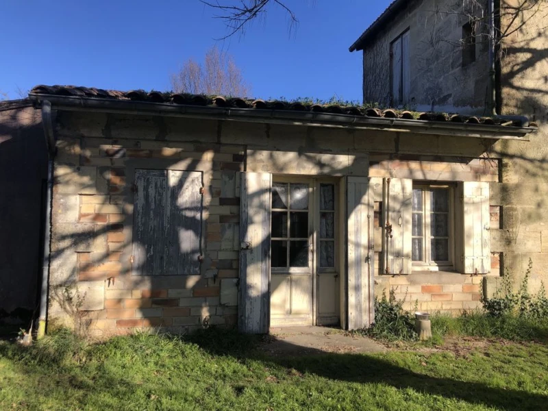 MAISON ANCIENNE EN PIERRES T3 TERRAIN 693 m2  Prox