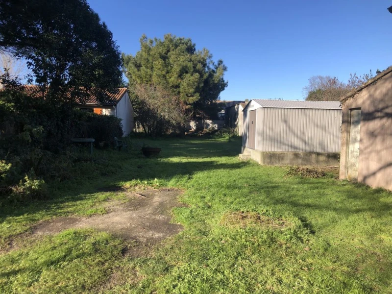 MAISON ANCIENNE EN PIERRES T3 TERRAIN 693 m2  Prox