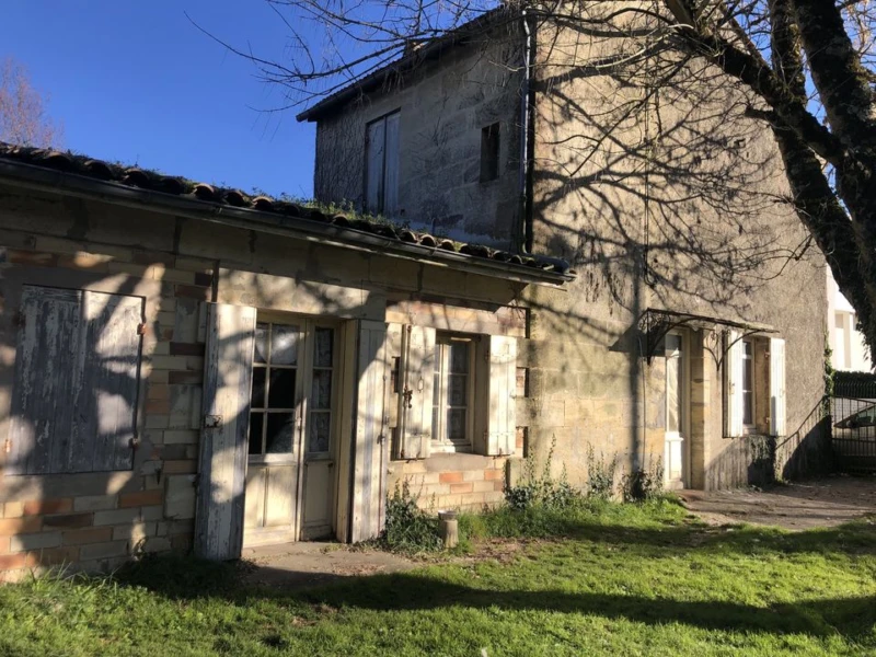 MAISON ANCIENNE EN PIERRES T3 TERRAIN 693 m2  Prox