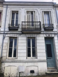 MAISON VILLE PAUILLAC EN PIERRE T4 COUR INTERIEURE