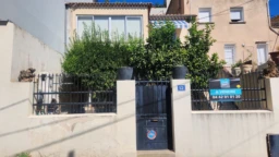 LACIOTAT  - MAISON DE 2 APPARTEMENTS DE 60m² envir