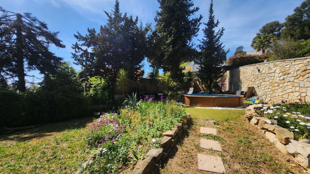 LA CIOTAT - MAISON - AU CALME - T9 - dépendance -