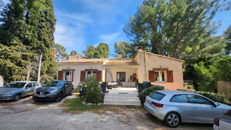 LA CIOTAT - MAISON - AU CALME - T9 - dépendance -