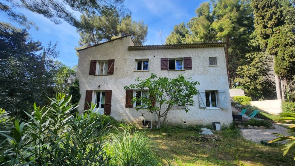 LA CIOTAT - MAISON - AU CALME - T9 - dépendance -