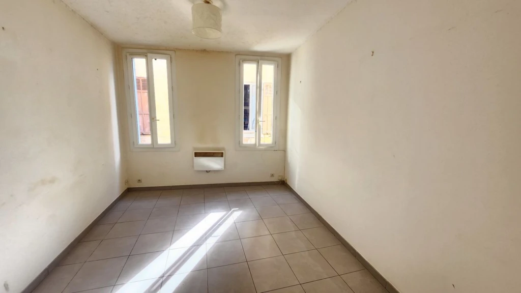 LACIOTAT - Appartement T2 - proximité commerces et