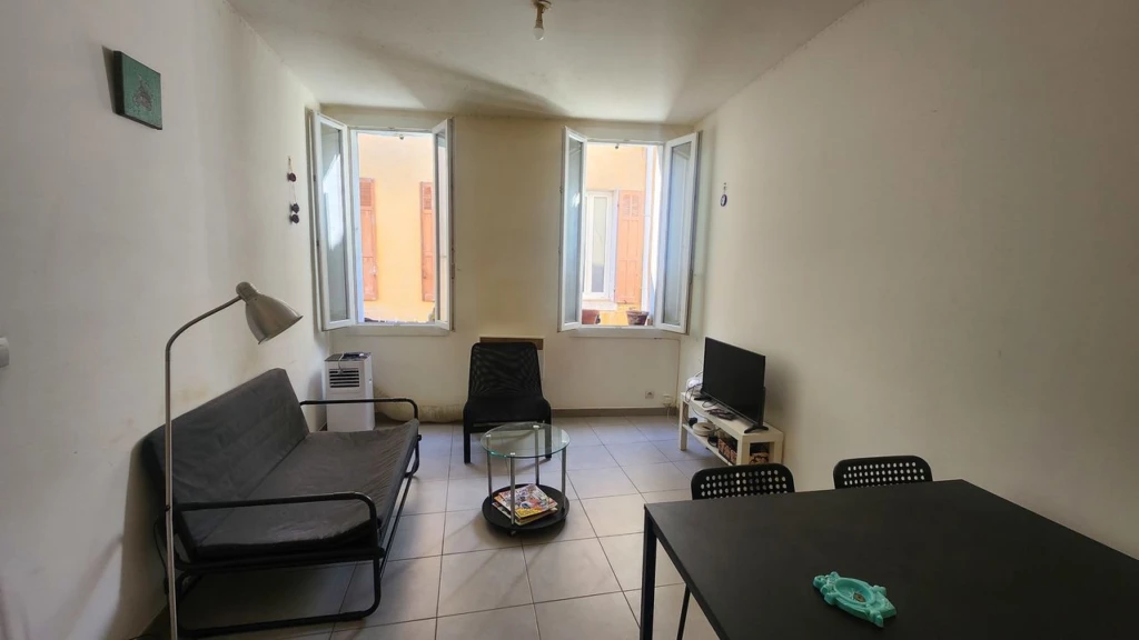 LACIOTAT - Appartement T2 - proximité commerces et