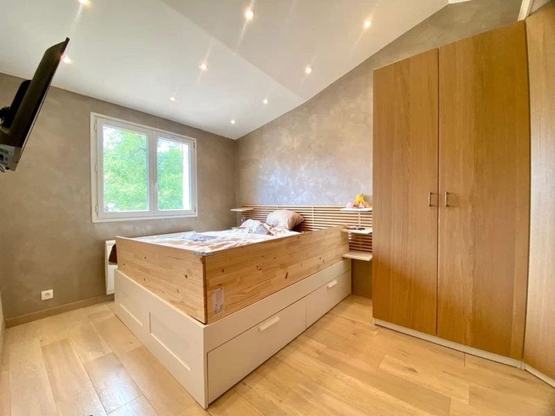 T4 de 115m2+ TERRASSE 136m2 / CHATEAU GOMBERT