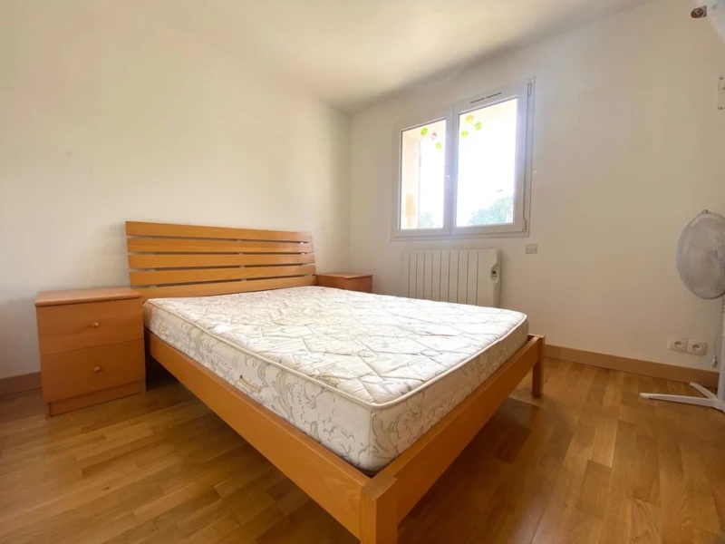 T4 de 115m2+ TERRASSE 136m2 / CHATEAU GOMBERT
