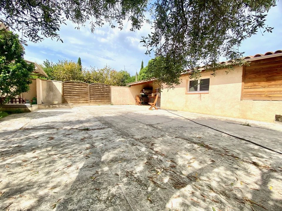 T4 de 115m2+ TERRASSE 136m2 / CHATEAU GOMBERT