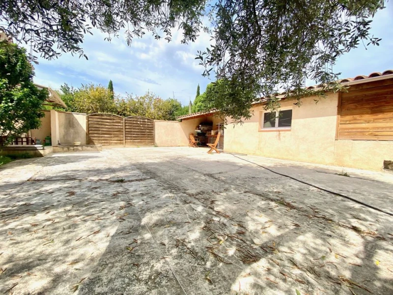 T4 de 115m2+ TERRASSE 136m2 / CHATEAU GOMBERT