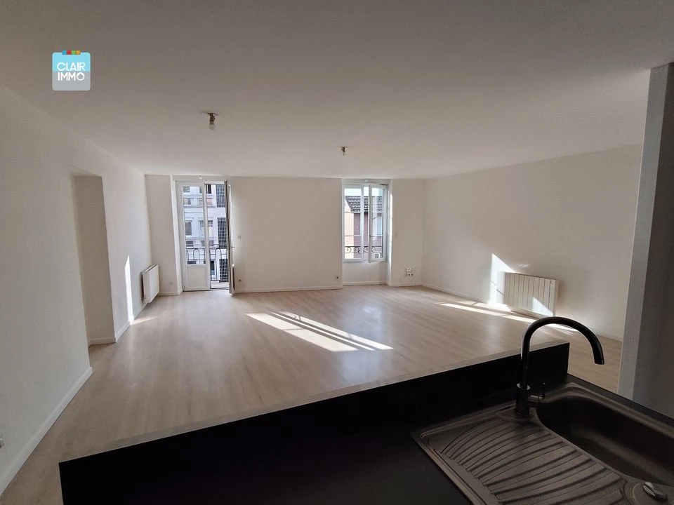 A MACON EN BOURGOGNE APPARTEMENT T4 DE 99.29 M² AV